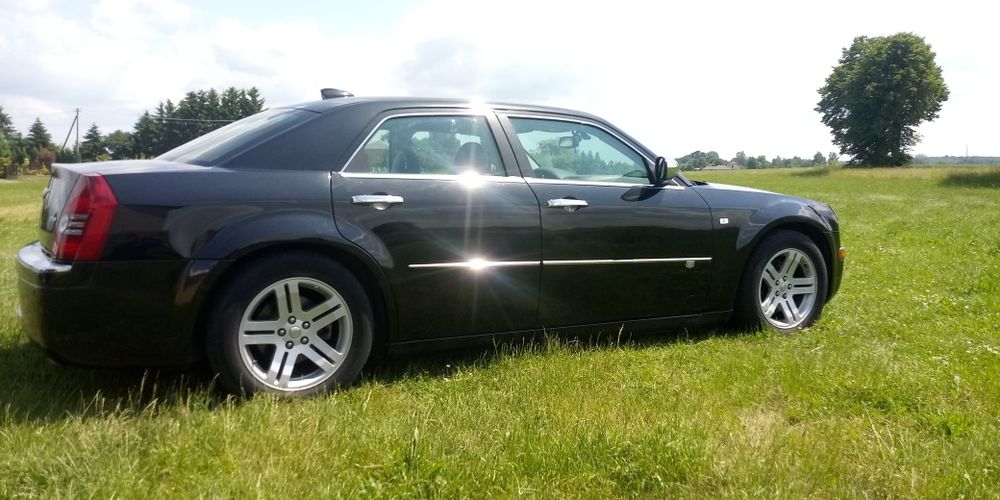sprzedam samochód osobowy Chrysler 300 C