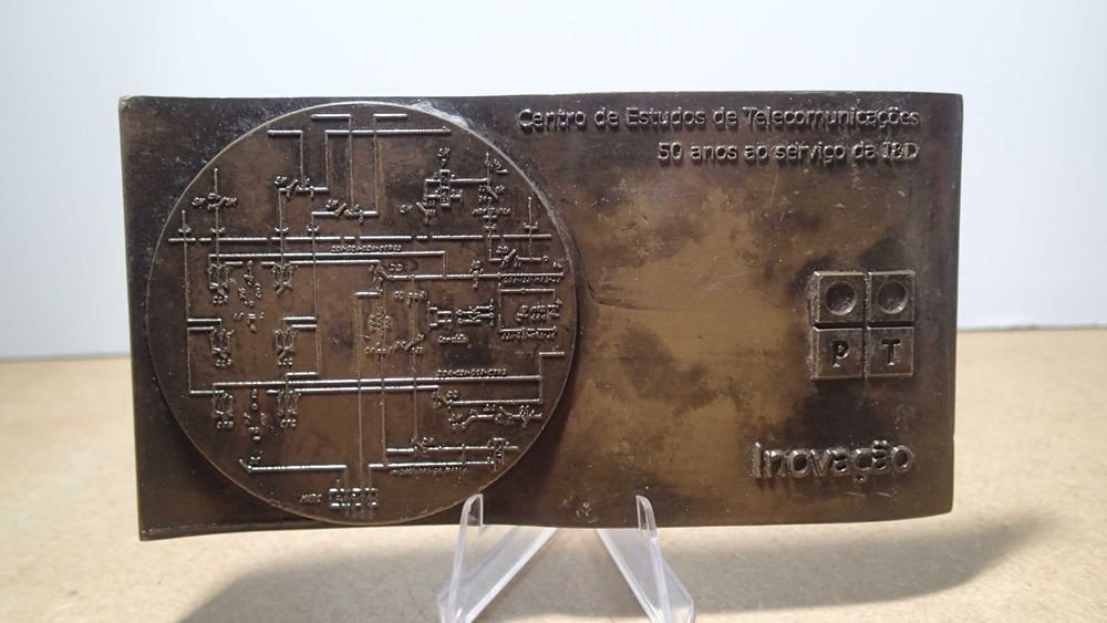 Placa em Bronze  do Centro de Estudos de Telecomunicações