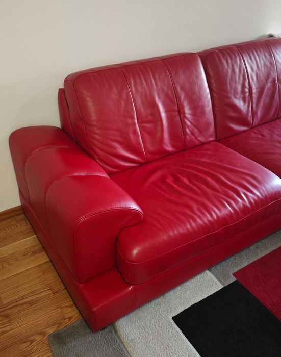 Sofá Chaise Longue (direta) em PELE Natural - Vermelho - 3m + Duas cadeiras de Madeira revistidas em PELE Natural