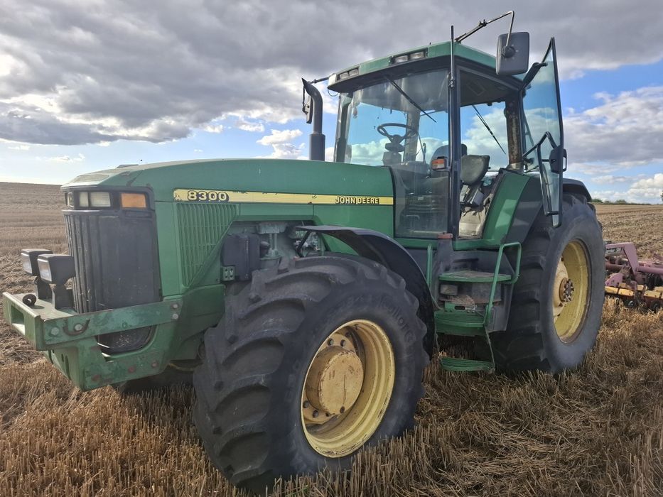 John deere 8300.