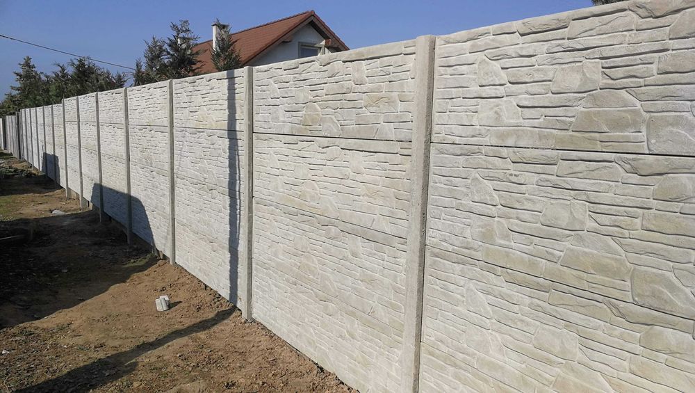 Ogrodzenie betonowe.
