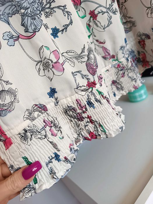 Zwiewna śmietankowa koszula w kwiaty Vero Moda bluzka ściągacz