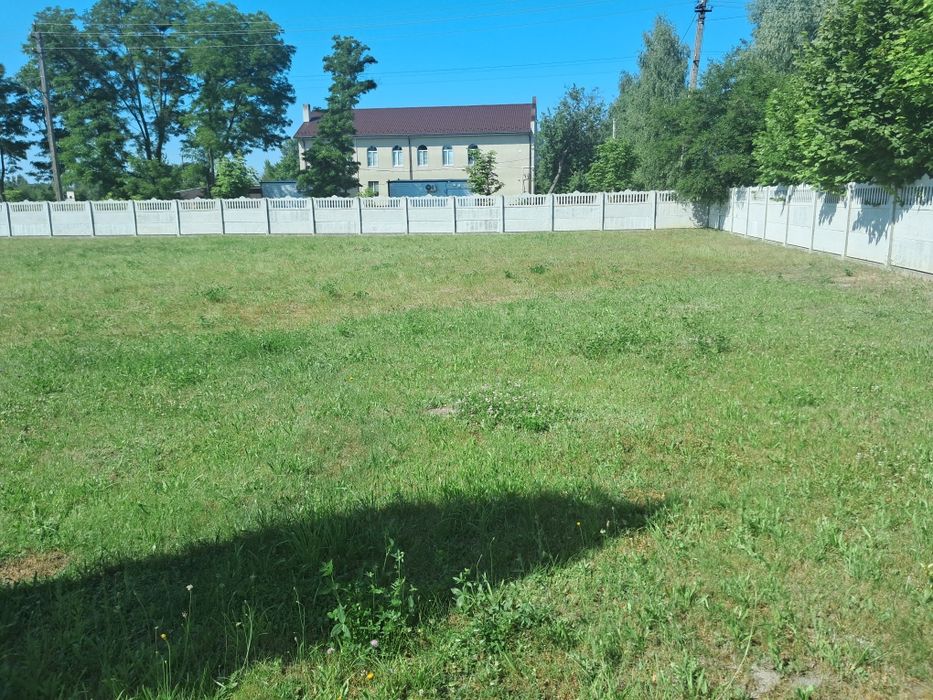Продам земельну ділянку  з будинком з документами  з хоз.будівлями.
