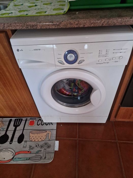 4 eletrodomesticos a funcionar