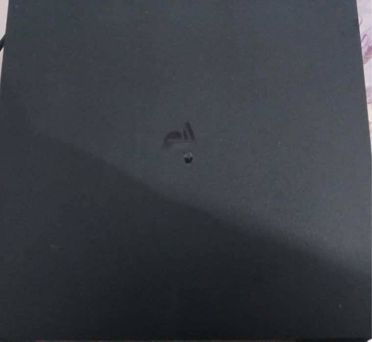 Vendo PS4 usada em bom estado