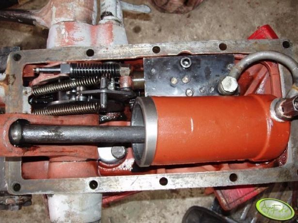 PODNOŚNIK C330 po regeneracji 95-40 zetor 85-40 fortera 105-40 crystal