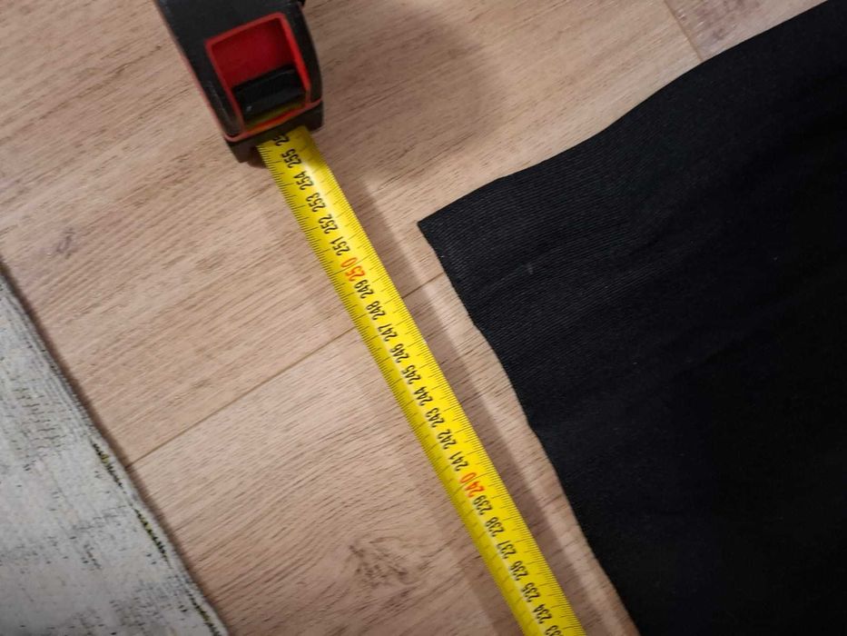 Roleta czarna na długa, idealna do zasłonięcia drzwi balkonowych