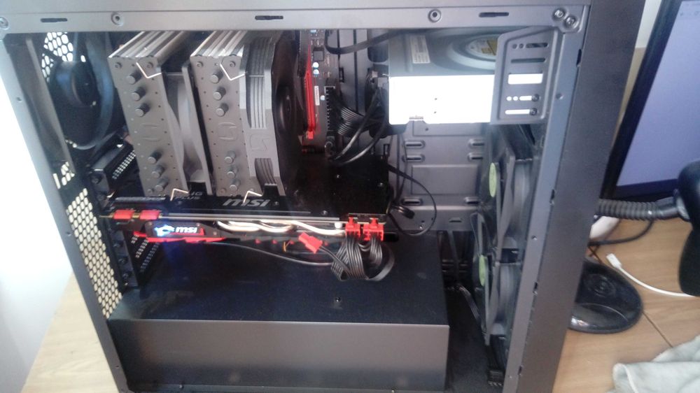 Komputer stacjonarny gamingowy wraz z monitorem Samsung Odyssey G5 27"