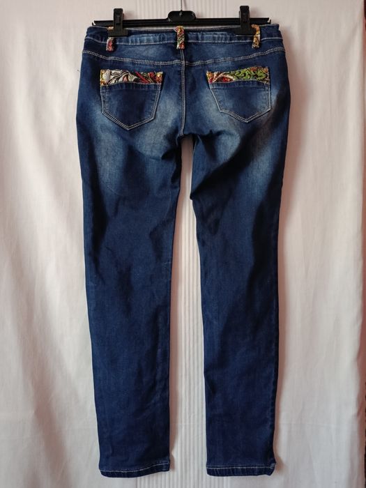 Sprzedam Spodnie Damskie Jeans, Ozdobione, Skinny, rozm L, marki Kolor