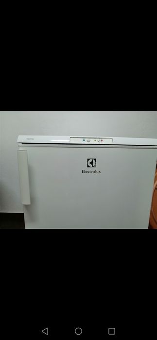 Arca congeladora Electrolux com pequena avaria