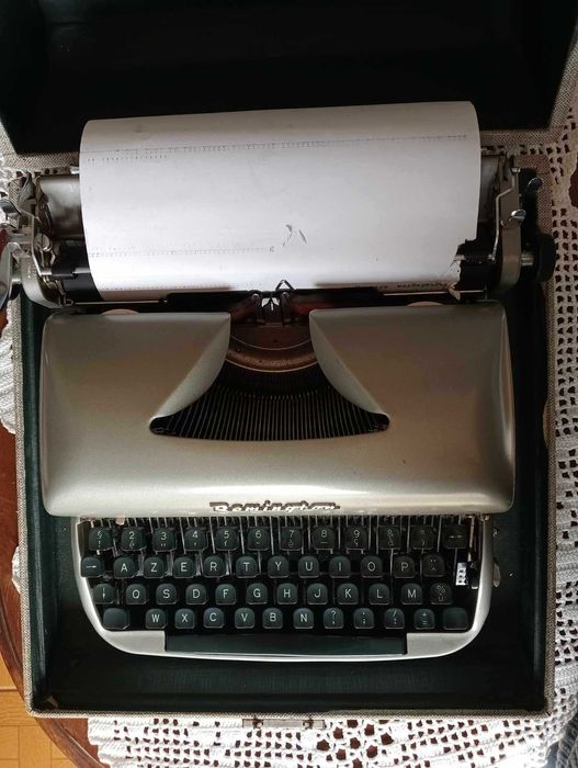 MQE_001 | Máquina de Escrever | Remington Quiet-Riter | Antiguidade