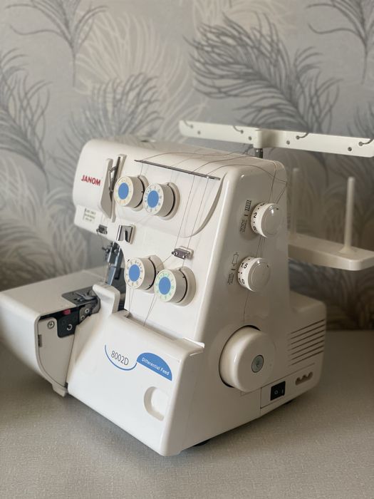 Оверлок Janome 8002D