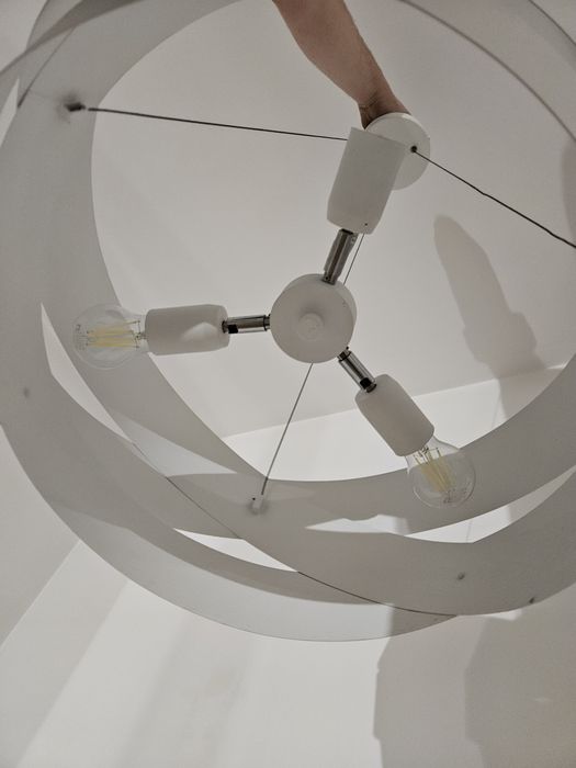 Białe lampy tornado