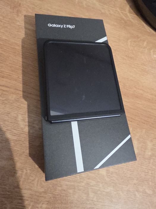 Samsung Galaxy Z Flip 7 256GB jetblack, gwarancja!