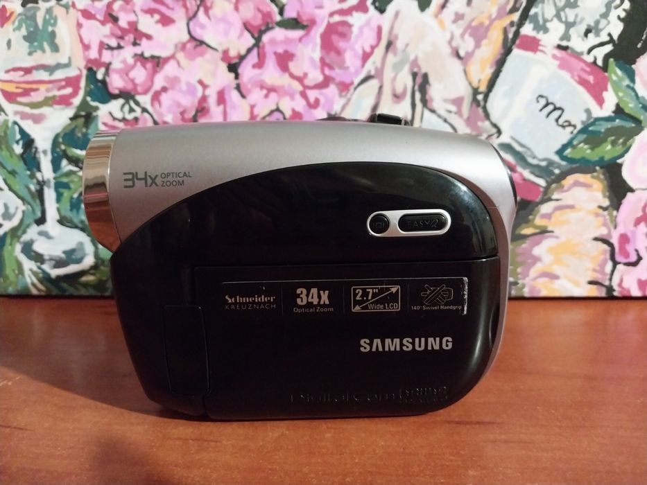 Продам видеокамеру Samsung VP-DX 103 i NWT.  1000 грн.