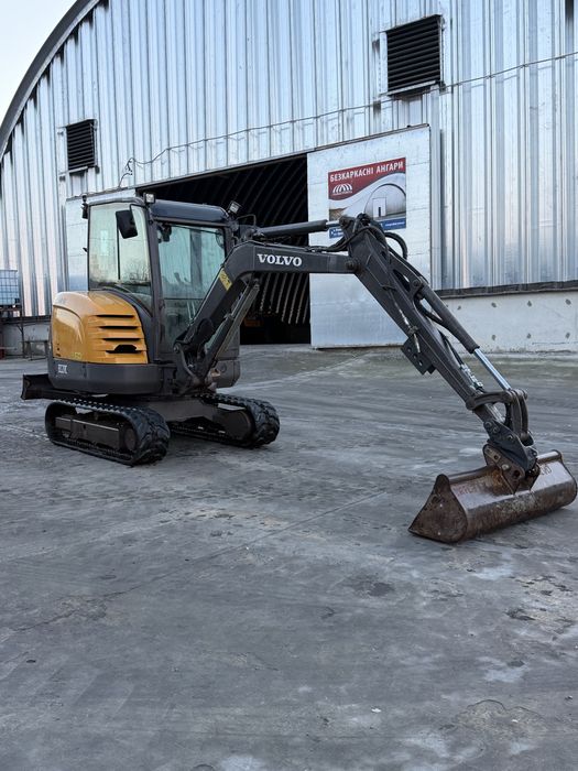 Гусеничний Мініекскаватор VOLVO EC27C