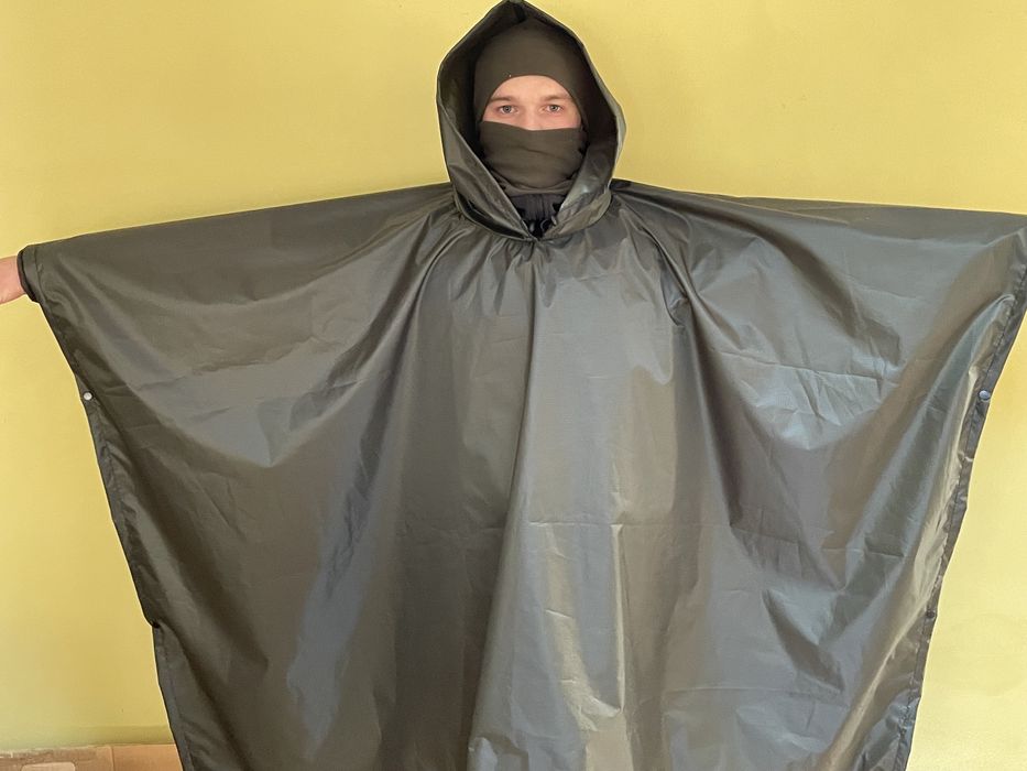 Дощовик пончо хакі.