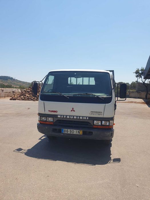 Mitsubishi Canter 649 (3908cc, pesada de mercadorias)