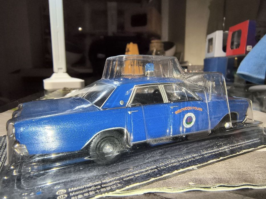Масштабна модель авто Ford Galaxies  500 Police. Deagostini