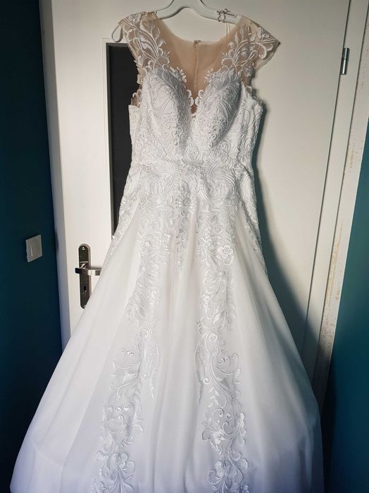 Koronkowa Suknia ślubna