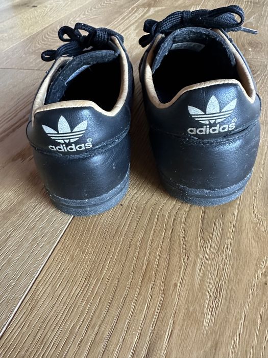 Buty adidas brązowe
