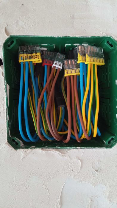 Електрик. Електрика. Збірка електрощитів. Резервне живлення.