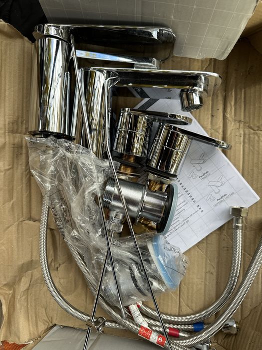 Змішувач для ванної