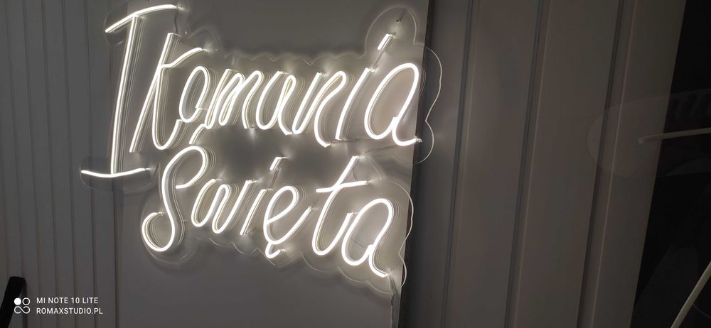 Neon, 1 Komunia  Świeta