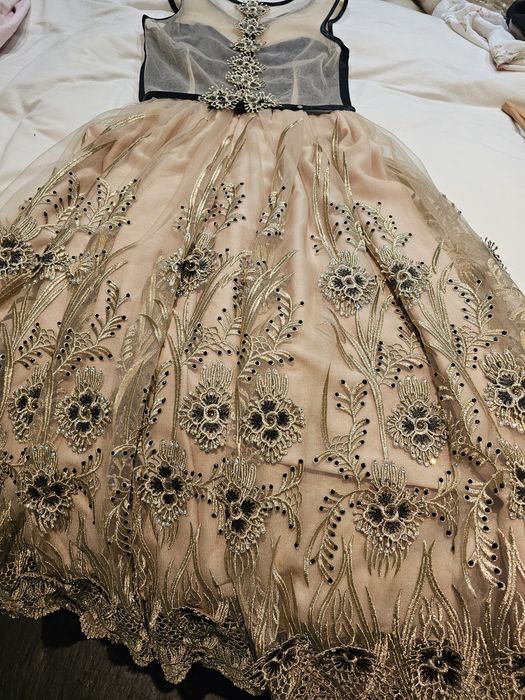 Vestido de cerimónia ,peça única em tons de dourado