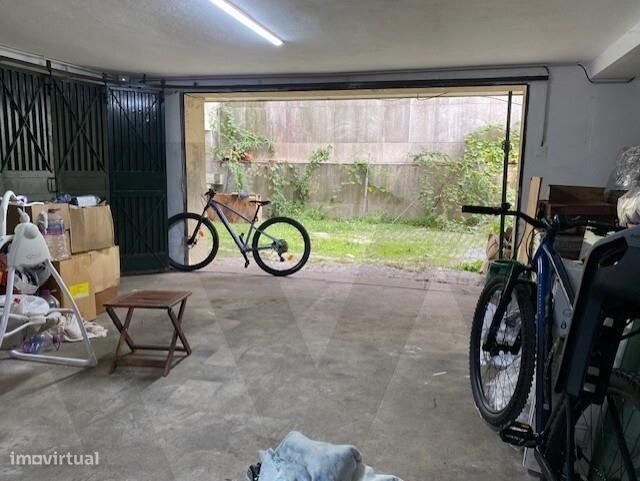 Garagem com 150m2 na Av. Republica, ao El Corte Inglês, possibilidade