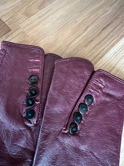 Burgundowe rękawiczki ze skóry naturalnej. Guziczki.