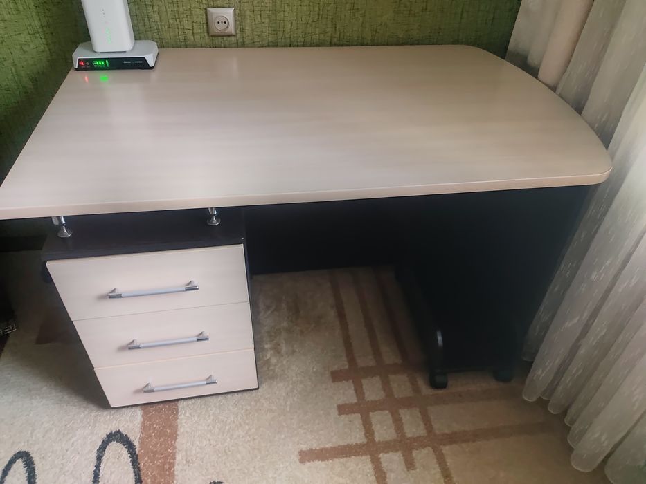 Письменный стол тележка для компьютера