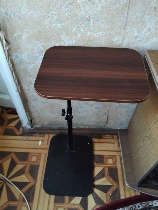 Столик для ноутбука