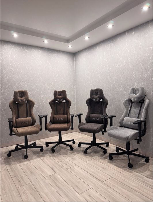 Геймерське крісло Ігрове крісло комп'ютерне з підставкою для ніг