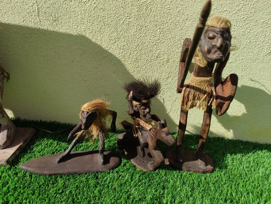 3 estatuetas africanas em madeira
