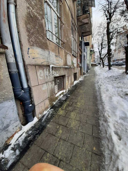 Нежитлові підвальні приміщення, площею 27,8 кв.м, м.Львів