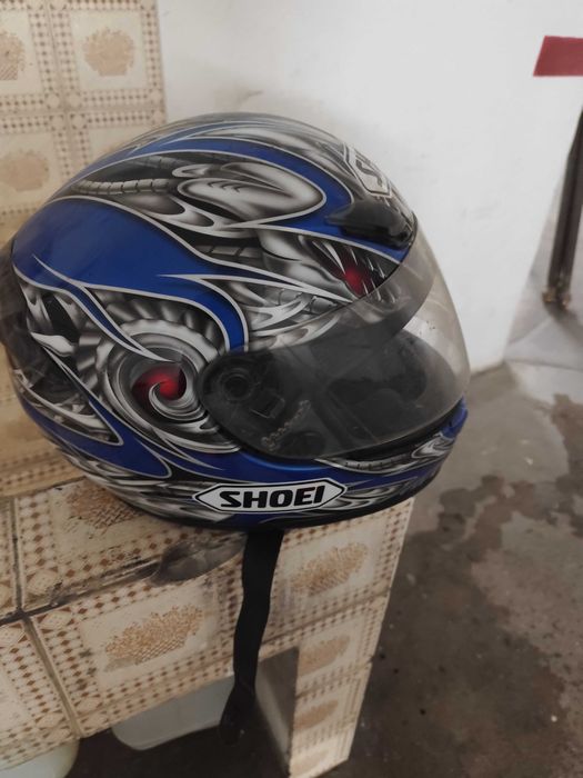 Capacete com viseira Shoei