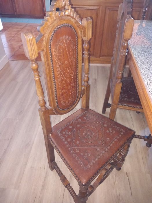 Mesa madeira com tampo imitação mármore