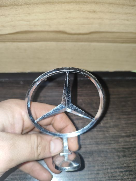 Значок, емблема, приціл Мерседес