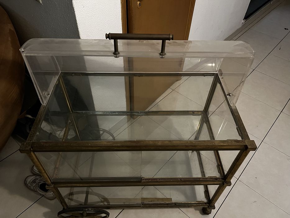 Carrinho de sobremessas em latão