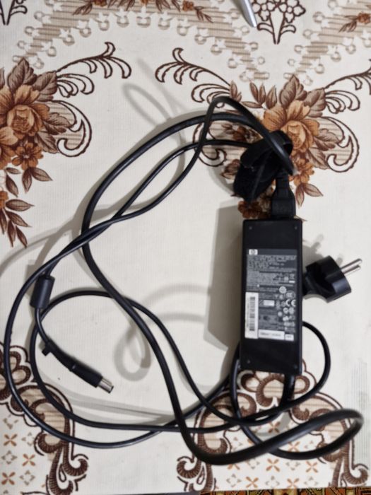 Продам зарядки до ноудбука Hp та dell d820