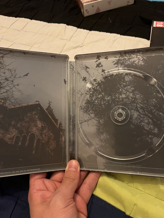 Edição especial capa metálica Resident Evil 4  PS5