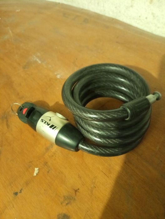 Вело багажник на  28 колесо,седло.та  інші вело запчастини.