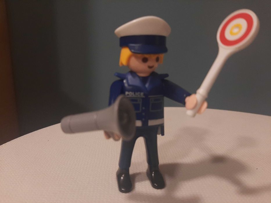 Figurka playmobile policjant