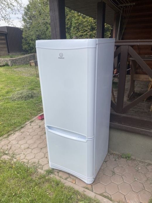 Недорогий холодильник  б/у Indesit  St160.040 Доставка