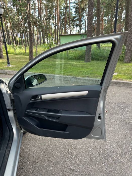 Продам свіжопригнаний Opel Astra H