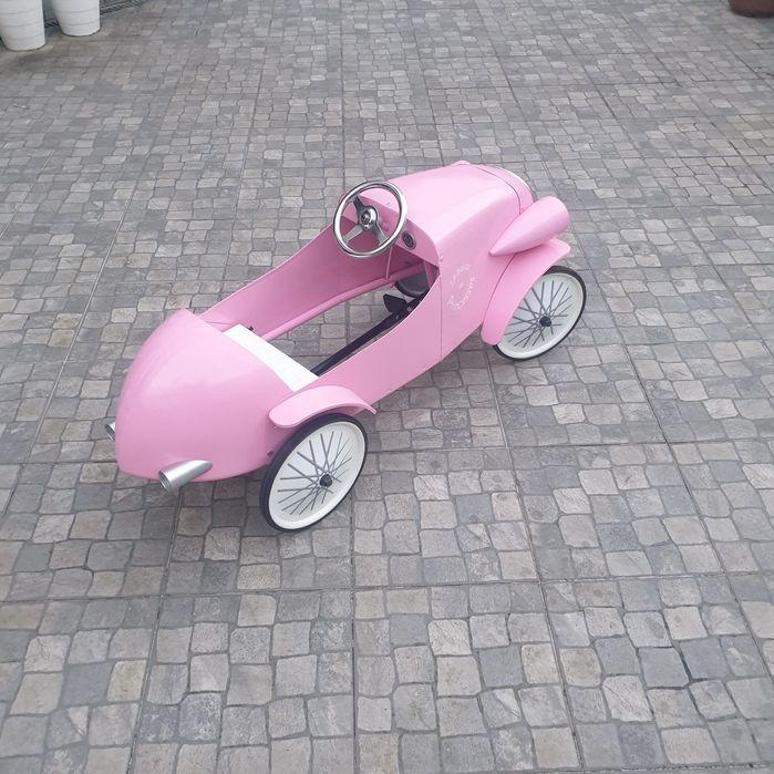 Carrinho a pedais como novo