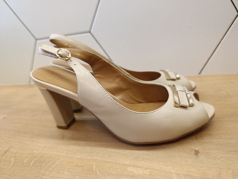 Buty na obcasie słupku r. 37