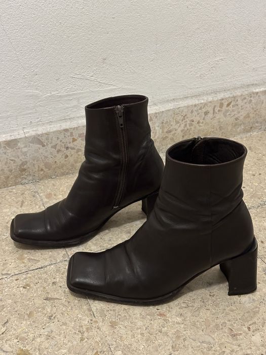 Botas em pele castanhas, cano médio. Pablo Fuster. Tam 37