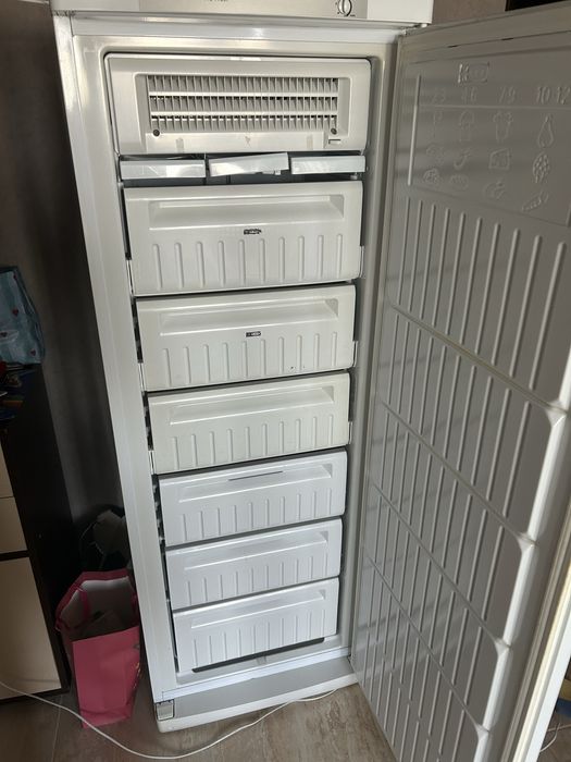 Морозильна камера Indesit